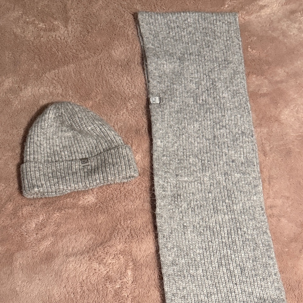 Calvin Klein Beanie & Scarf Set